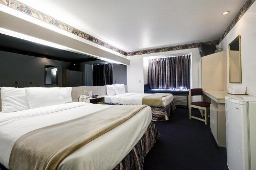 Americas Best Value Inn & Suites Racine image 11