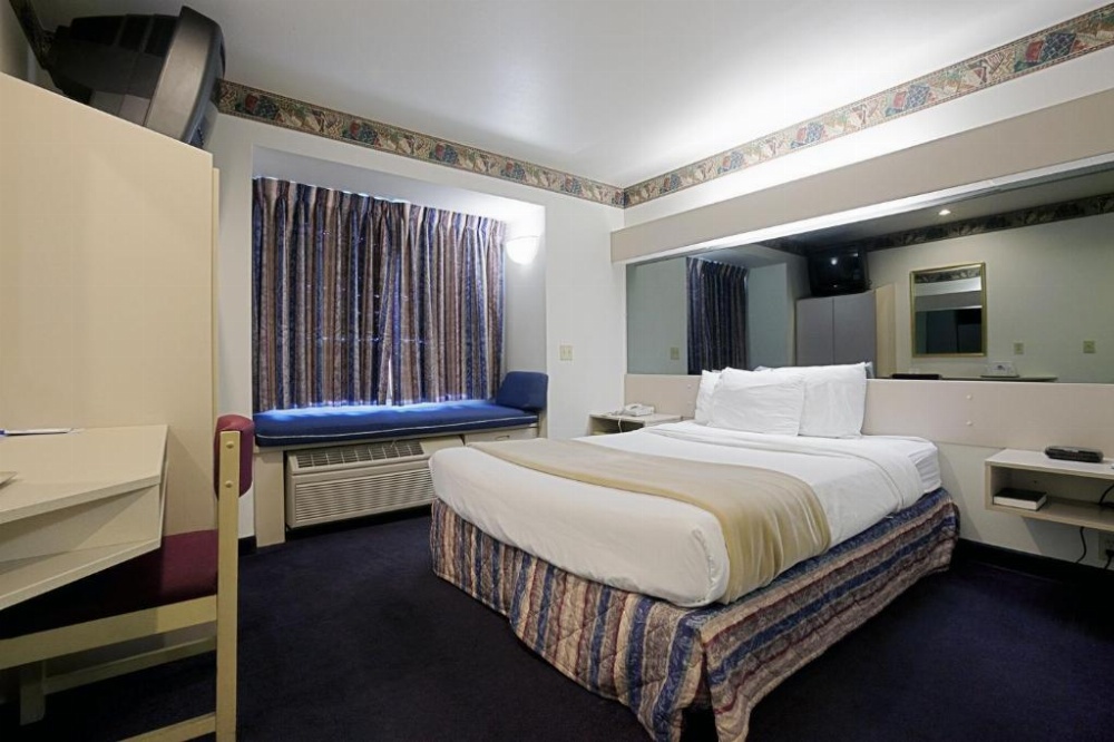 Americas Best Value Inn & Suites Racine Image 12