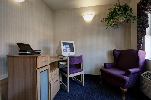 Americas Best Value Inn & Suites Racine image 13
