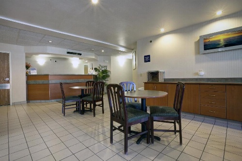 Americas Best Value Inn & Suites Racine image 18