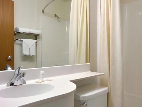 Americas Best Value Inn & Suites Racine image 2