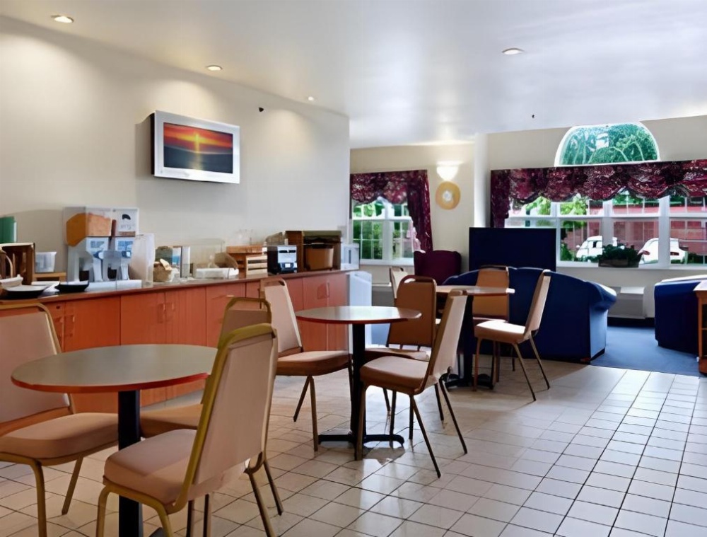 Americas Best Value Inn & Suites Racine Image 20