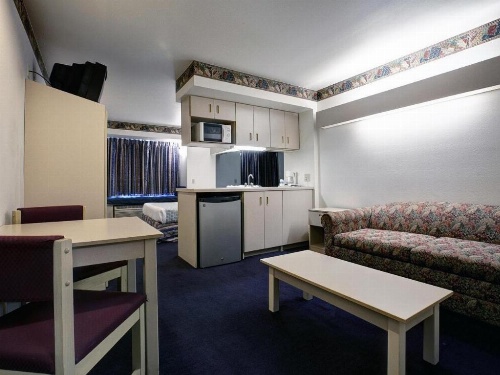 Americas Best Value Inn & Suites Racine image 22