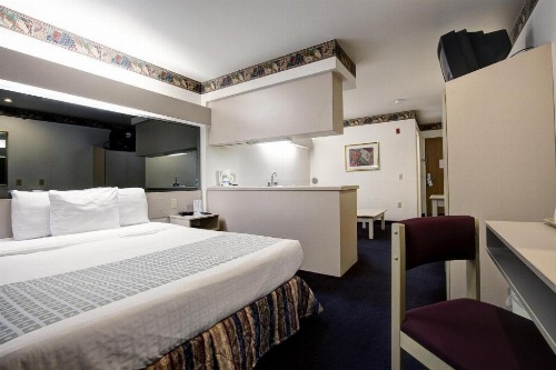 Americas Best Value Inn & Suites Racine image 4